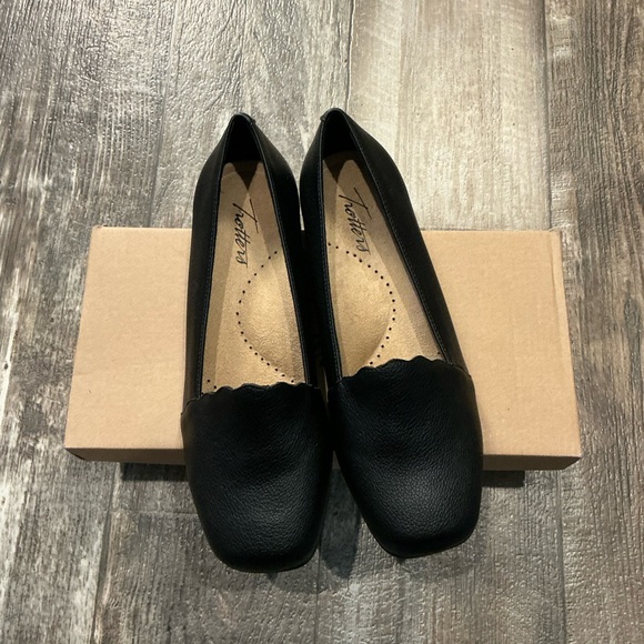 Trotter’s Elegant Black Women's Loafers Size 6.5 Wide - Picture 8 of 16